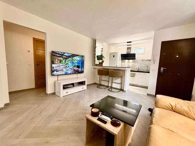 2 Zimmer Apartment zu vermieten in Estepona mit Pool - 2.000 € (Ref: 9733355)