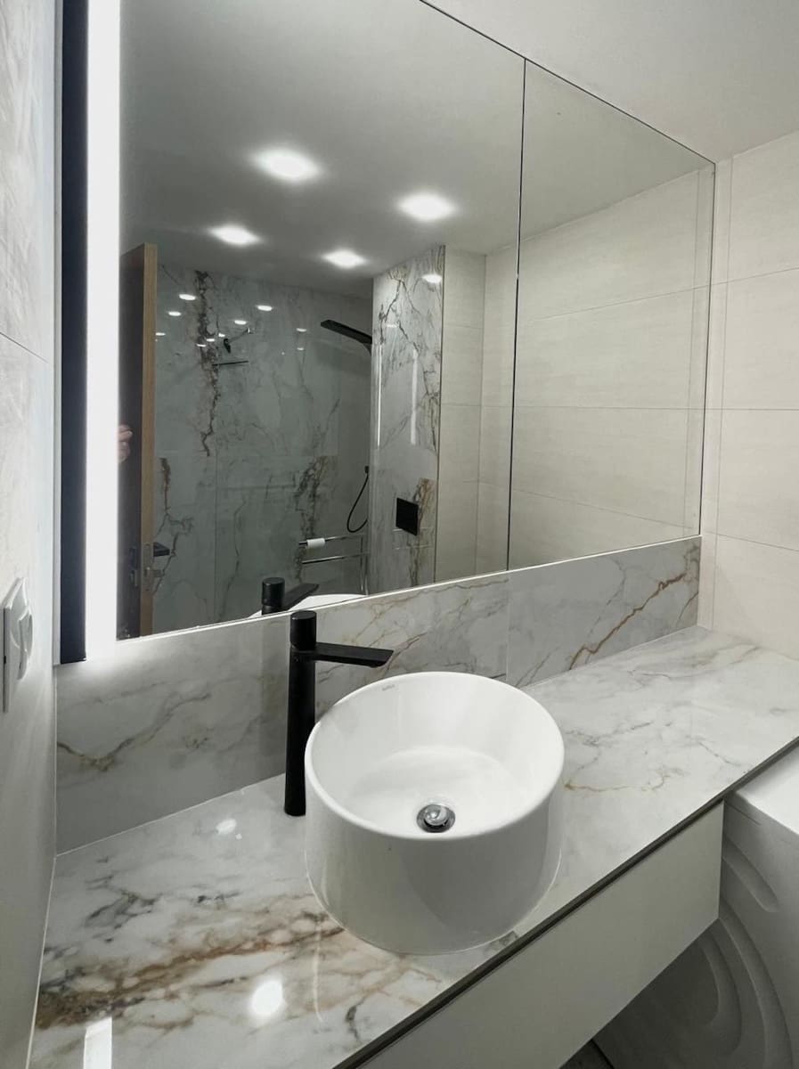 Apartamento de 2 habitaciones en Estepona en alquiler con piscina - 2.000 € (Ref: 9733355)