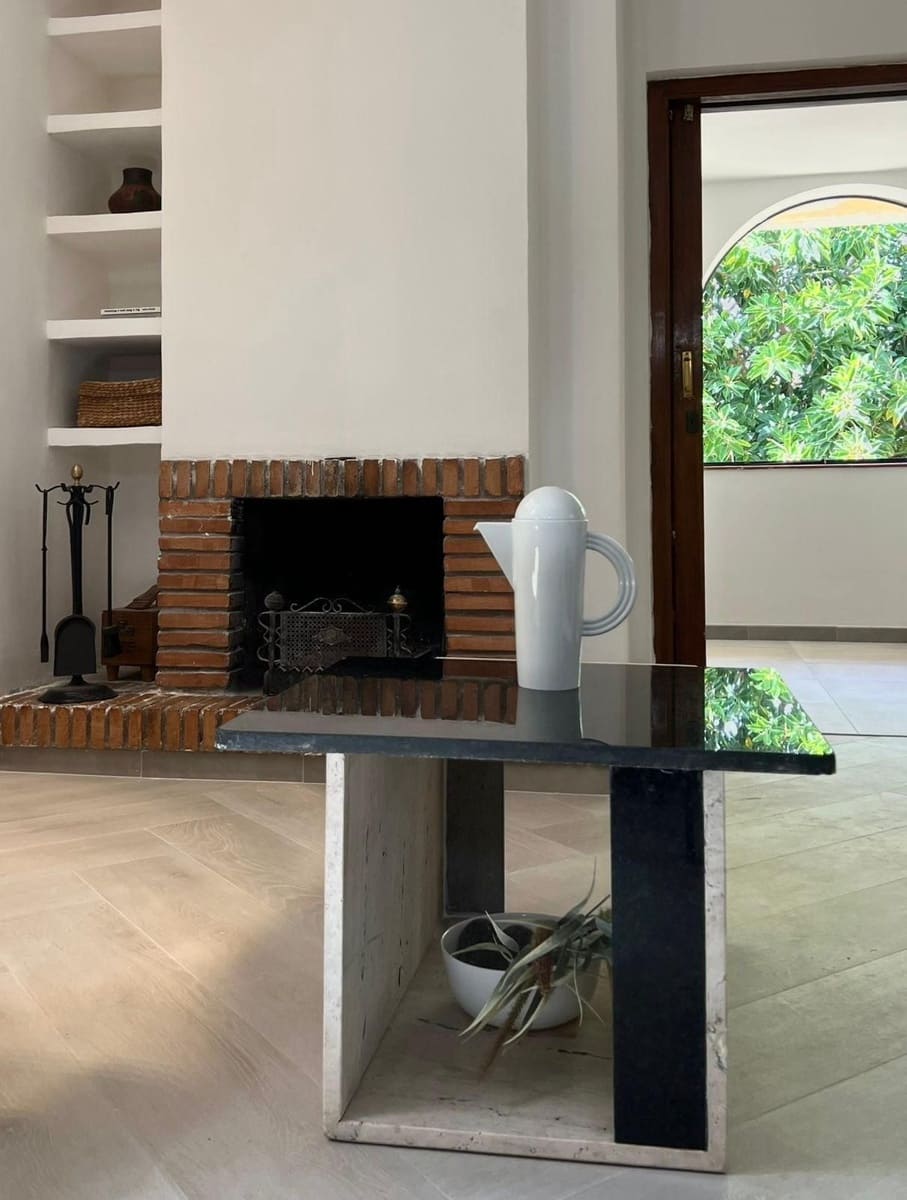 Apartamento de 2 habitaciones en Estepona en alquiler con piscina - 2.000 € (Ref: 9733355)