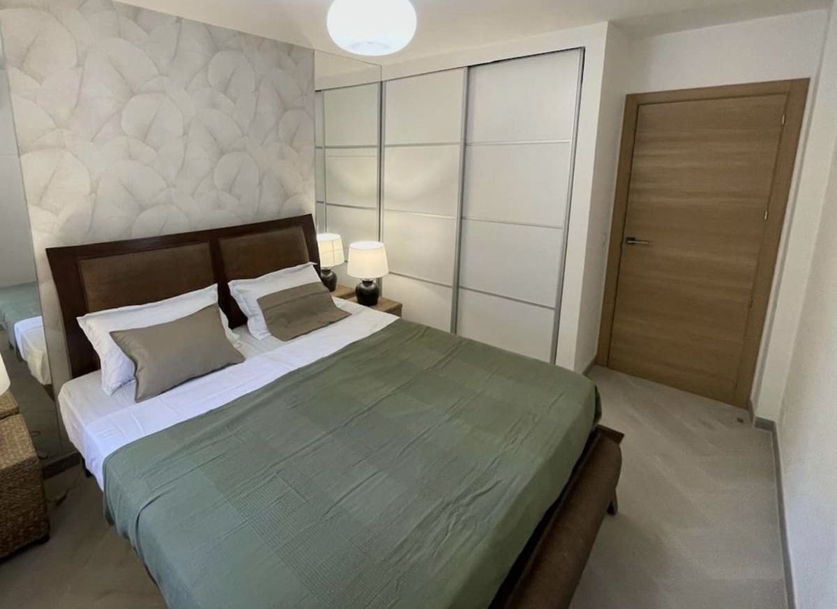 Apartamento de 2 habitaciones en Estepona en alquiler con piscina - 2.000 € (Ref: 9733355)