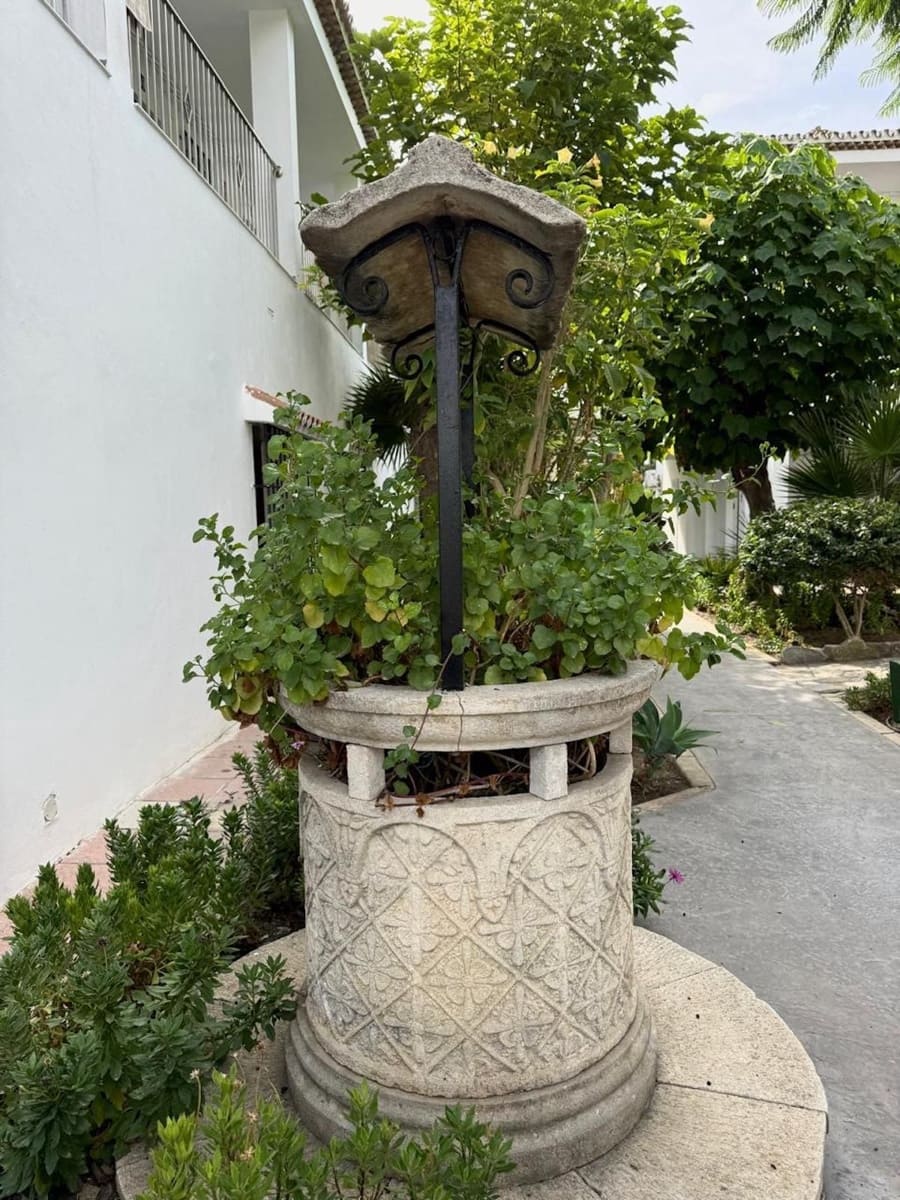 Apartamento de 2 habitaciones en Estepona en alquiler con piscina - 2.000 € (Ref: 9733355)