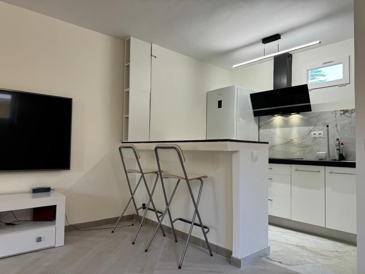 2 bedroom Apartment for rent in Estepona with pool - € 2,000 (Ref: 9733355)