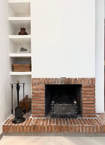 2 bedroom Apartment for rent in Estepona with pool - € 2,000 (Ref: 9733355)