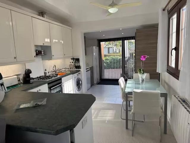 2 bedroom Apartment for rent in Cancelada, Estepona with pool garage - € 2,000 (Ref: 9733357)