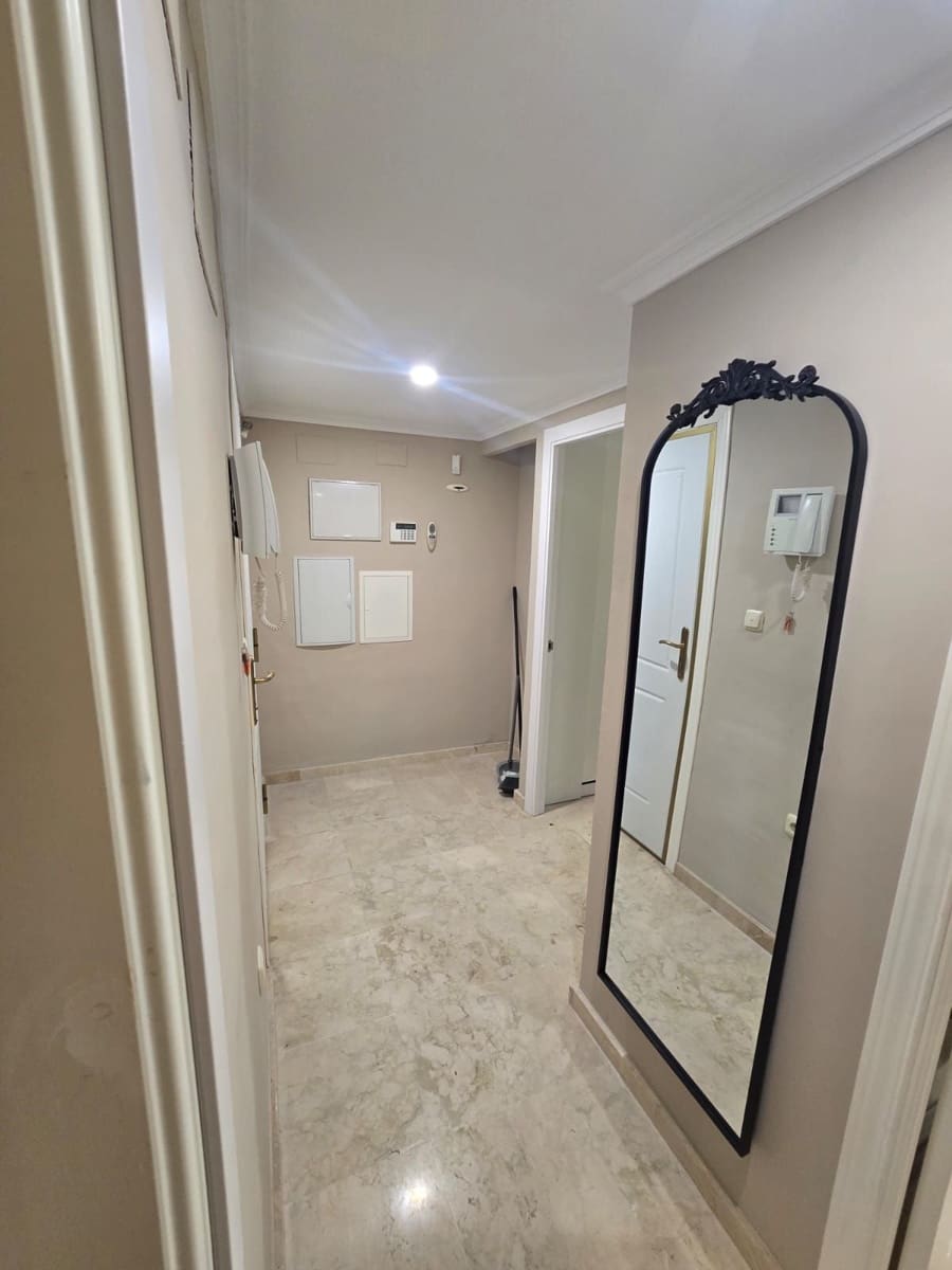 2 bedroom Apartment for rent in Marbella with pool garage - € 1,850 (Ref: 9733358)