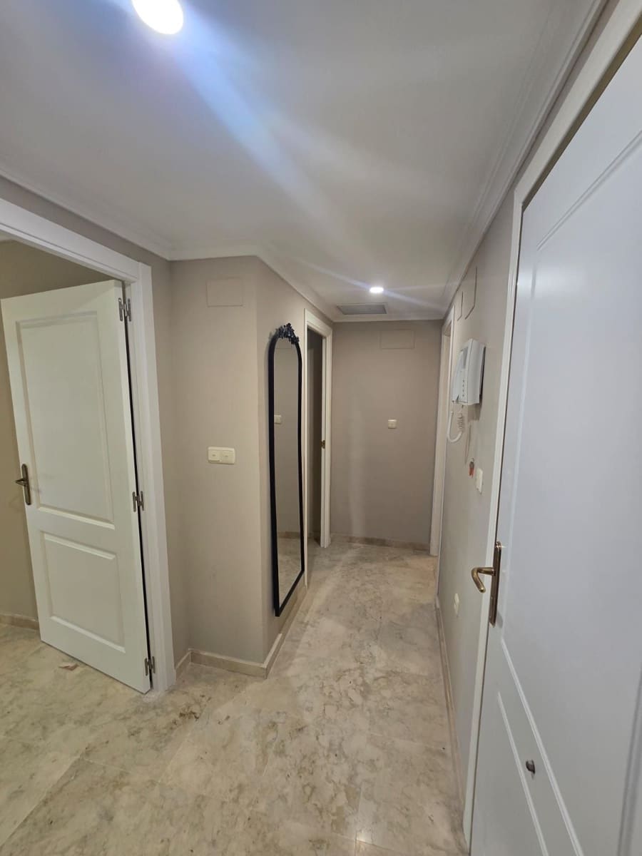 2 bedroom Apartment for rent in Marbella with pool garage - € 1,850 (Ref: 9733358)