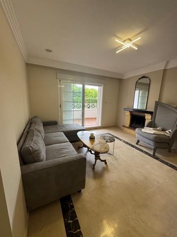 Appartement de 2 chambres à louer à Marbella avec piscine garage - 1 850 € (Ref: 9733358)