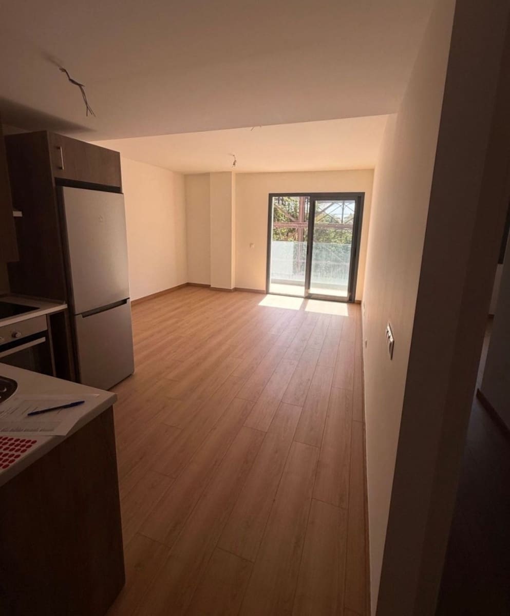 2 bedroom Apartment for rent in Fuengirola with garage - € 1,800 (Ref: 9733359)
