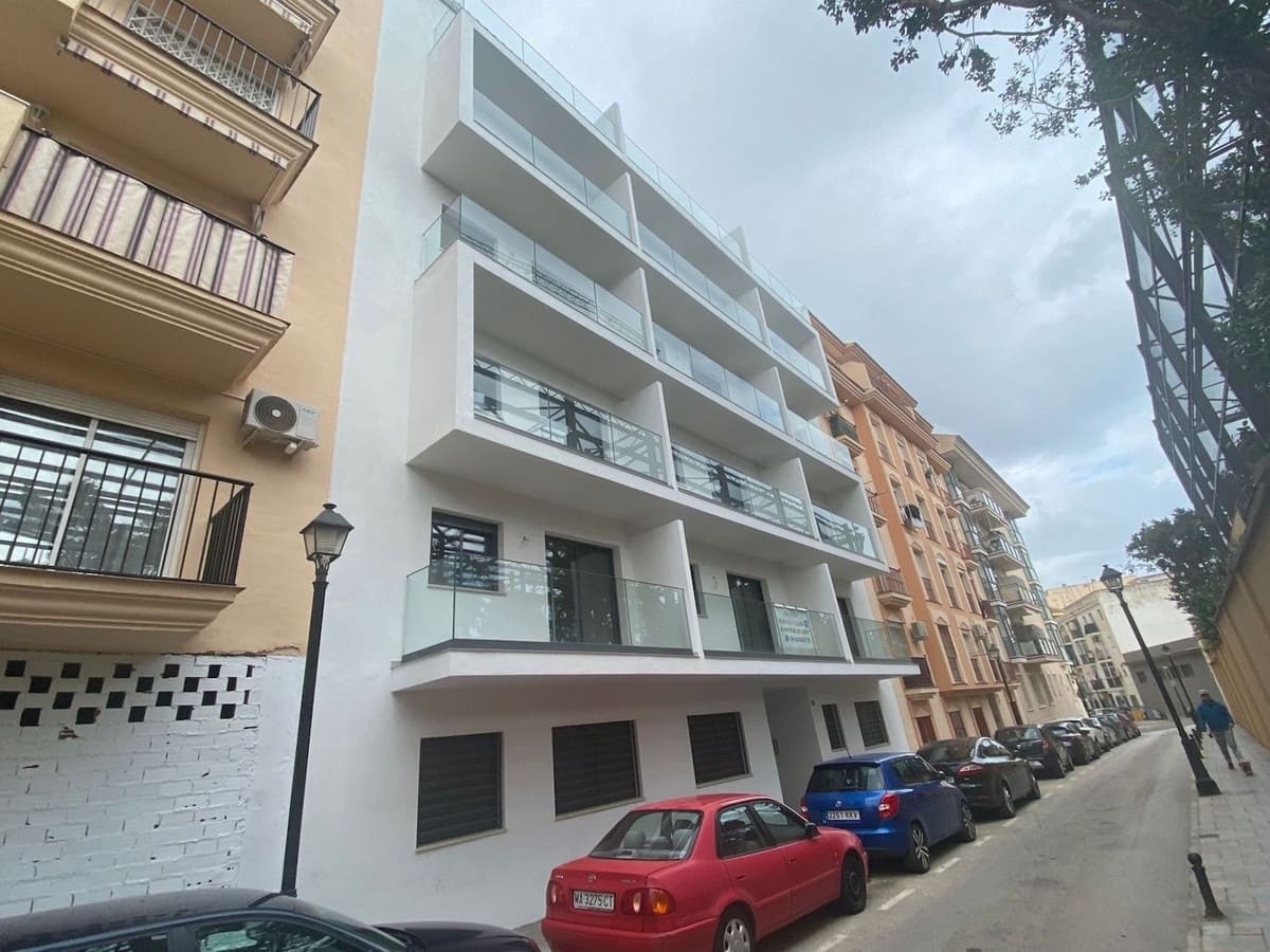 2 bedroom Apartment for rent in Fuengirola with garage - € 1,800 (Ref: 9733359)