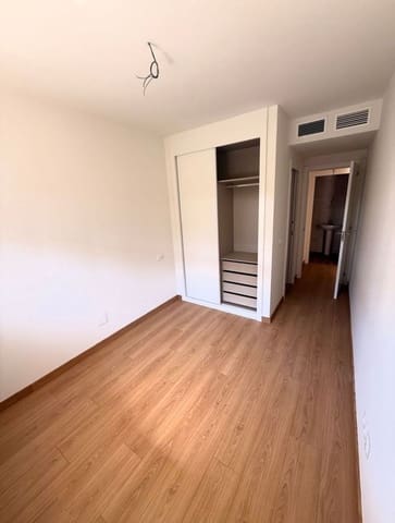 2 bedroom Apartment for rent in Fuengirola with garage - € 1,800 (Ref: 9733359)