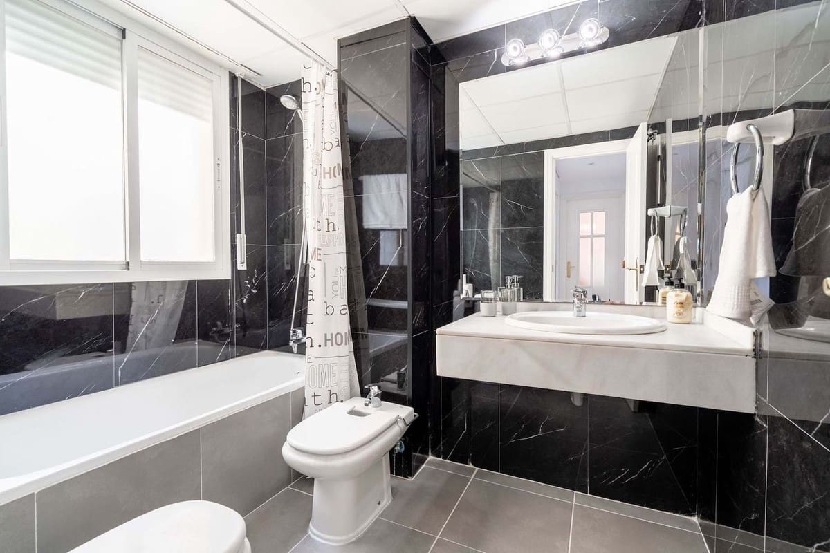 2 bedroom Apartment for sale in Marbella with pool garage - € 380,000 (Ref: 9733360)