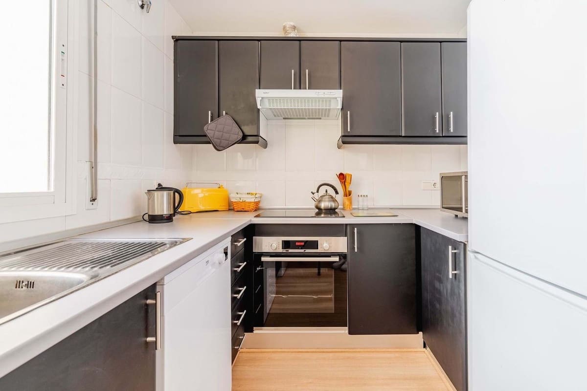 2 bedroom Apartment for rent in Marbella with pool garage - € 1,750 (Ref: 9733361)