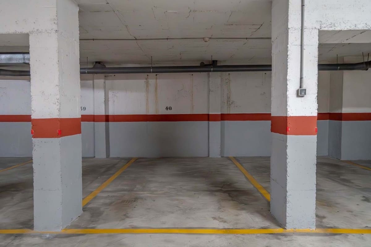 2 bedroom Apartment for rent in Marbella with pool garage - € 1,750 (Ref: 9733361)