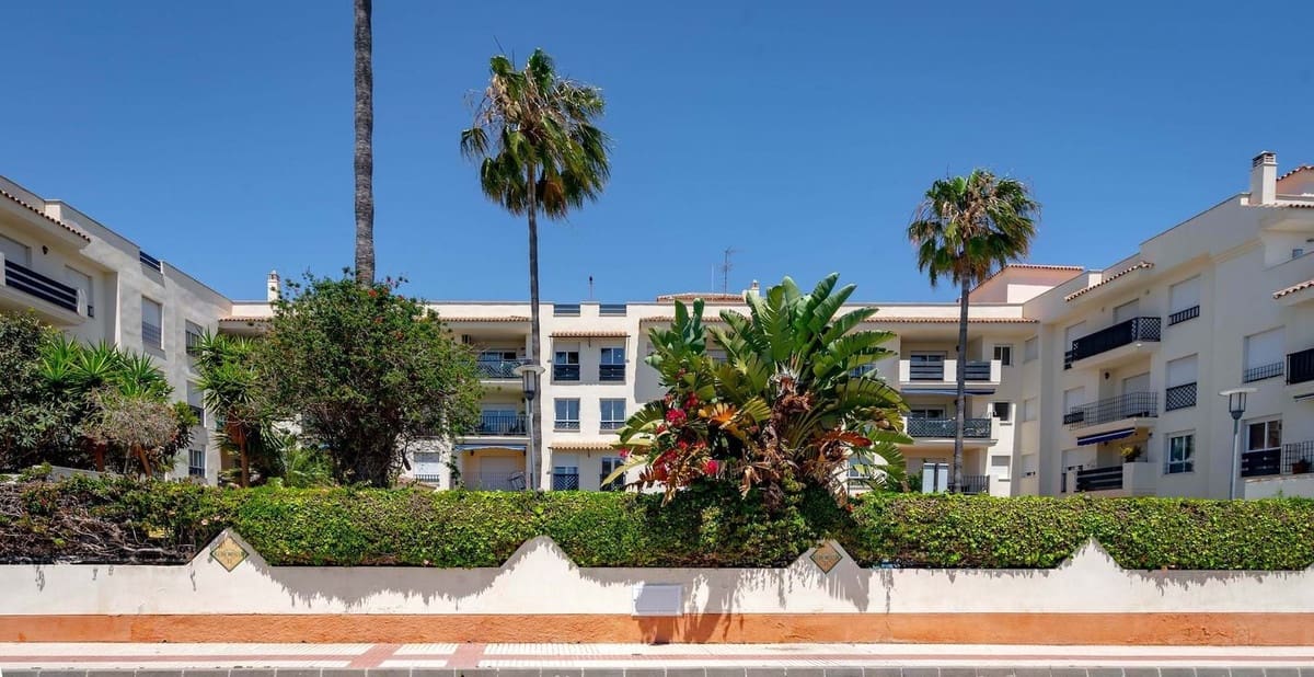 2 bedroom Apartment for rent in Marbella with pool garage - € 1,750 (Ref: 9733361)
