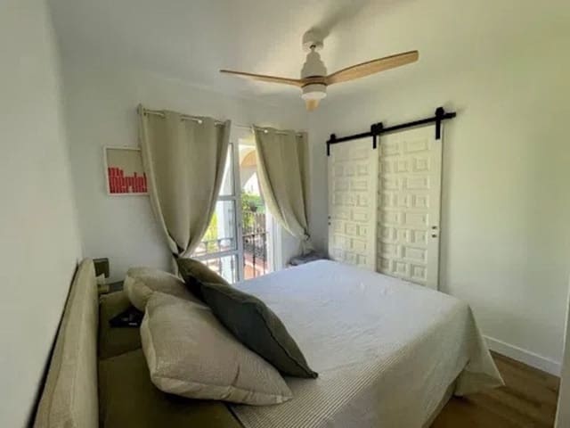 1 Zimmer Apartment zu vermieten in Estepona mit Pool Garage - 1.450 € (Ref: 9733362)