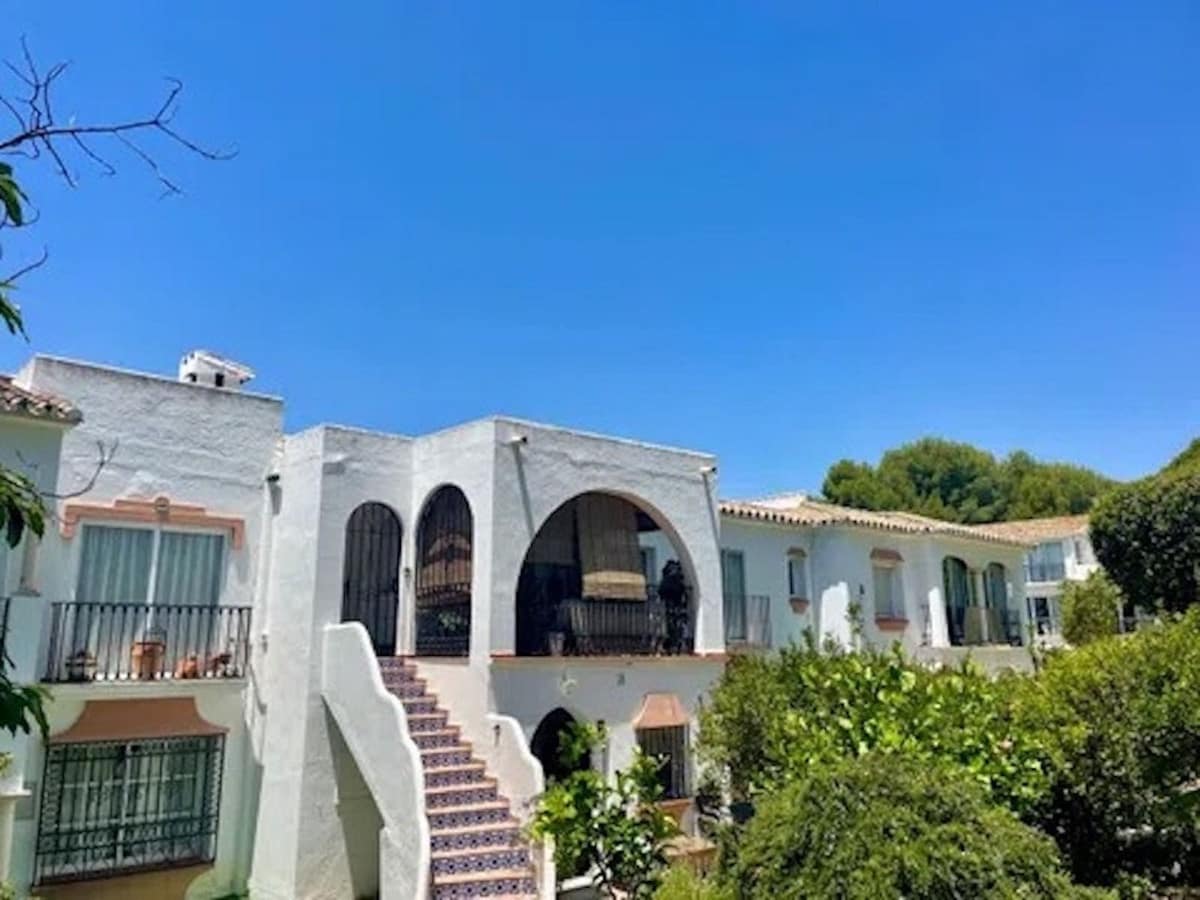 1 Zimmer Apartment zu vermieten in Estepona mit Pool Garage - 1.450 € (Ref: 9733362)