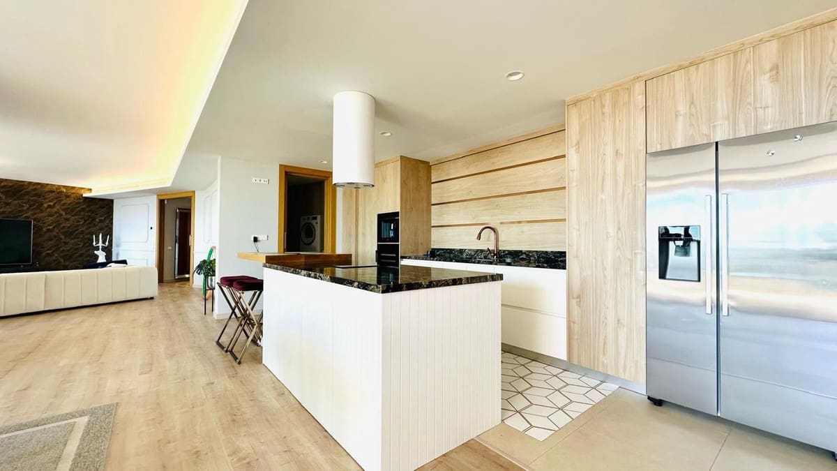 4 bedroom Apartment for sale in La Quinta with pool garage - € 1,895,000 (Ref: 9733364)