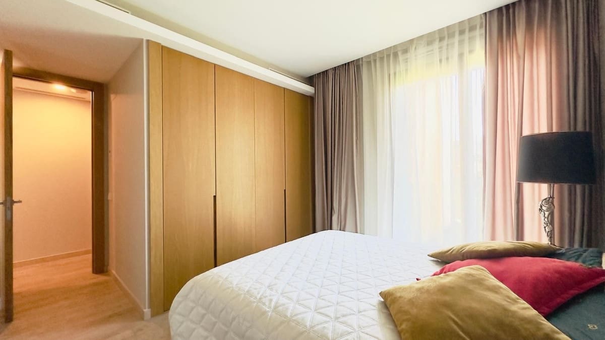 4 bedroom Apartment for sale in La Quinta with pool garage - € 1,895,000 (Ref: 9733364)