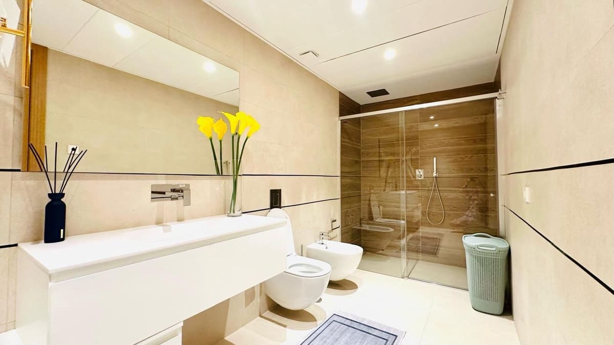 4 bedroom Apartment for sale in La Quinta with pool garage - € 1,895,000 (Ref: 9733364)