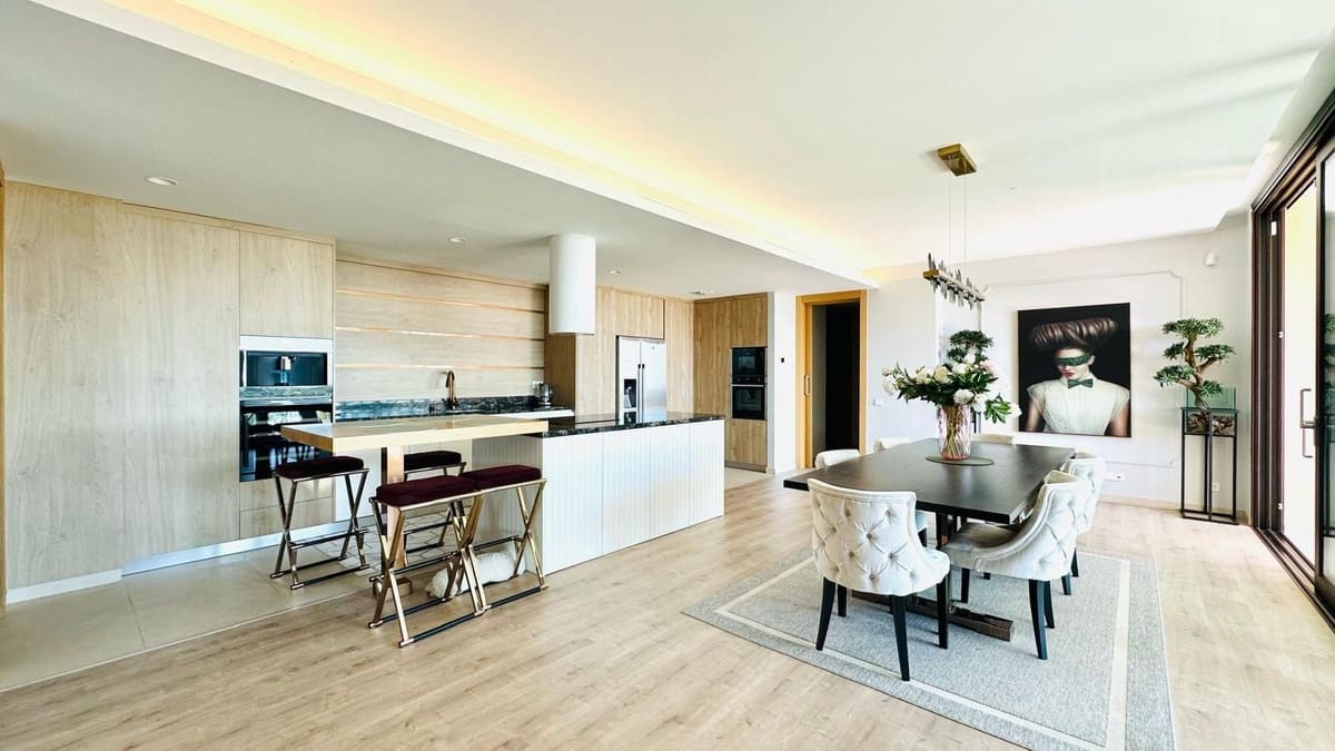 4 bedroom Apartment for sale in La Quinta with pool garage - € 1,895,000 (Ref: 9733364)