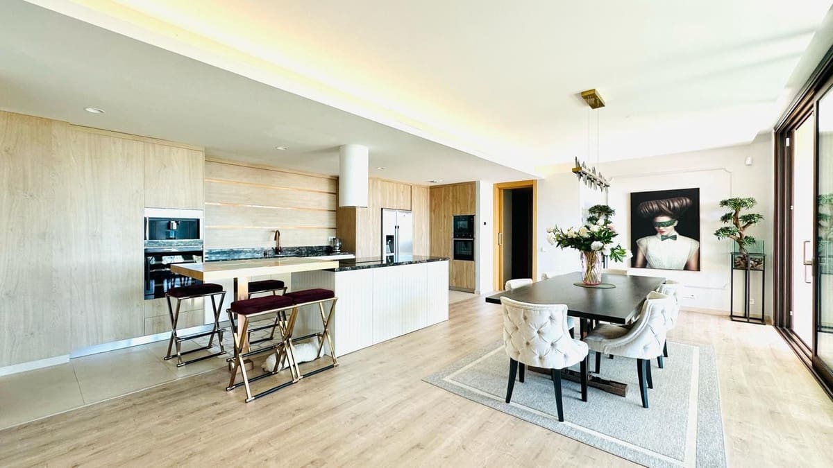 4 bedroom Apartment for sale in La Quinta with pool garage - € 1,895,000 (Ref: 9733364)