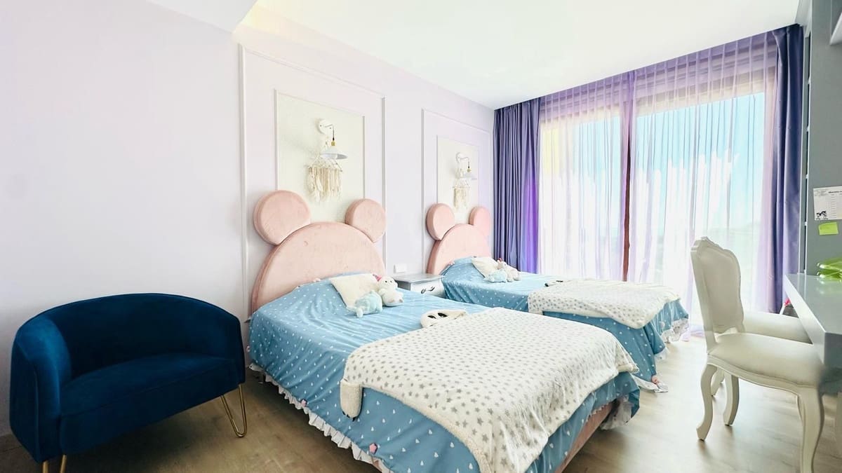 4 bedroom Apartment for sale in La Quinta with pool garage - € 1,895,000 (Ref: 9733364)