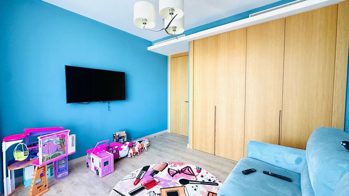 4 bedroom Apartment for sale in La Quinta with pool garage - € 1,895,000 (Ref: 9733364)