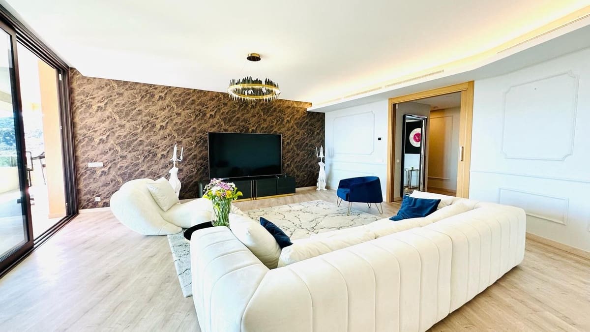 4 bedroom Apartment for sale in La Quinta with pool garage - € 1,895,000 (Ref: 9733364)