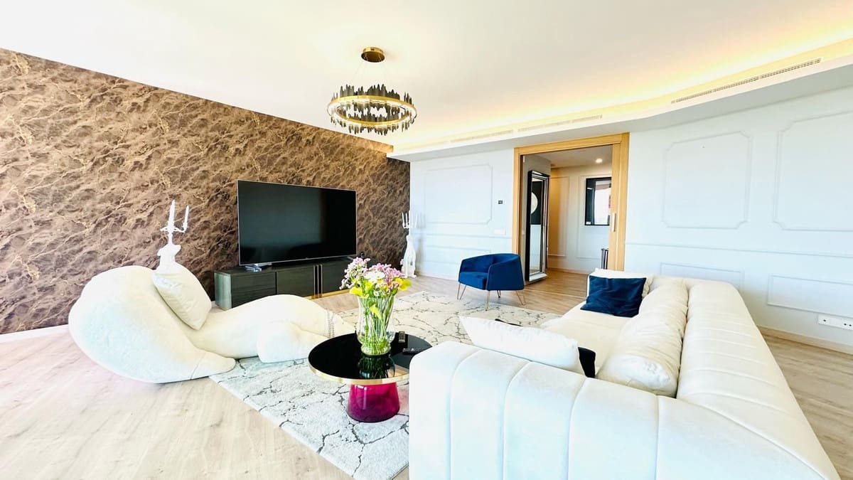 4 bedroom Apartment for sale in La Quinta with pool garage - € 1,895,000 (Ref: 9733364)