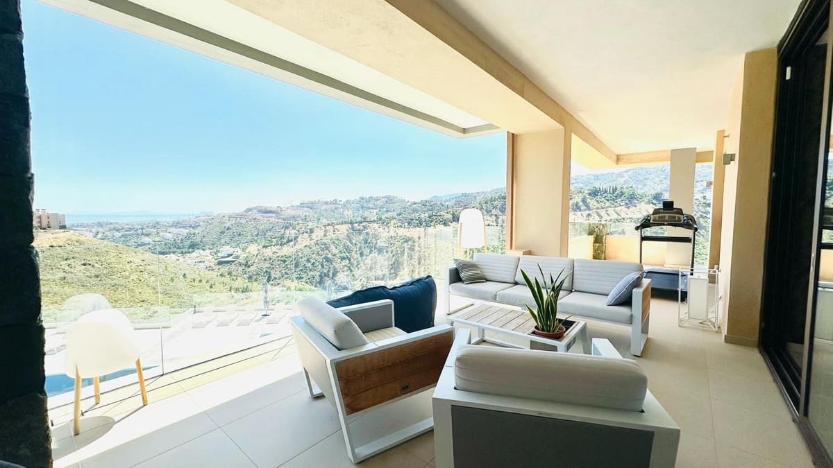 4 bedroom Apartment for sale in La Quinta with pool garage - € 1,895,000 (Ref: 9733364)