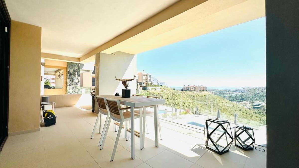 4 bedroom Apartment for sale in La Quinta with pool garage - € 1,895,000 (Ref: 9733364)