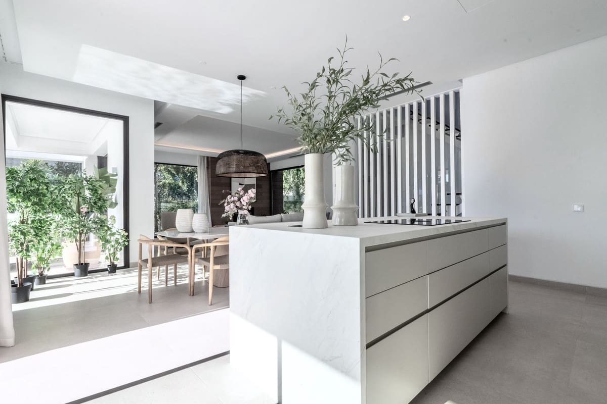 4 bedroom Villa for rent in Marbella with pool garage - € 26,000 (Ref: 9733366)