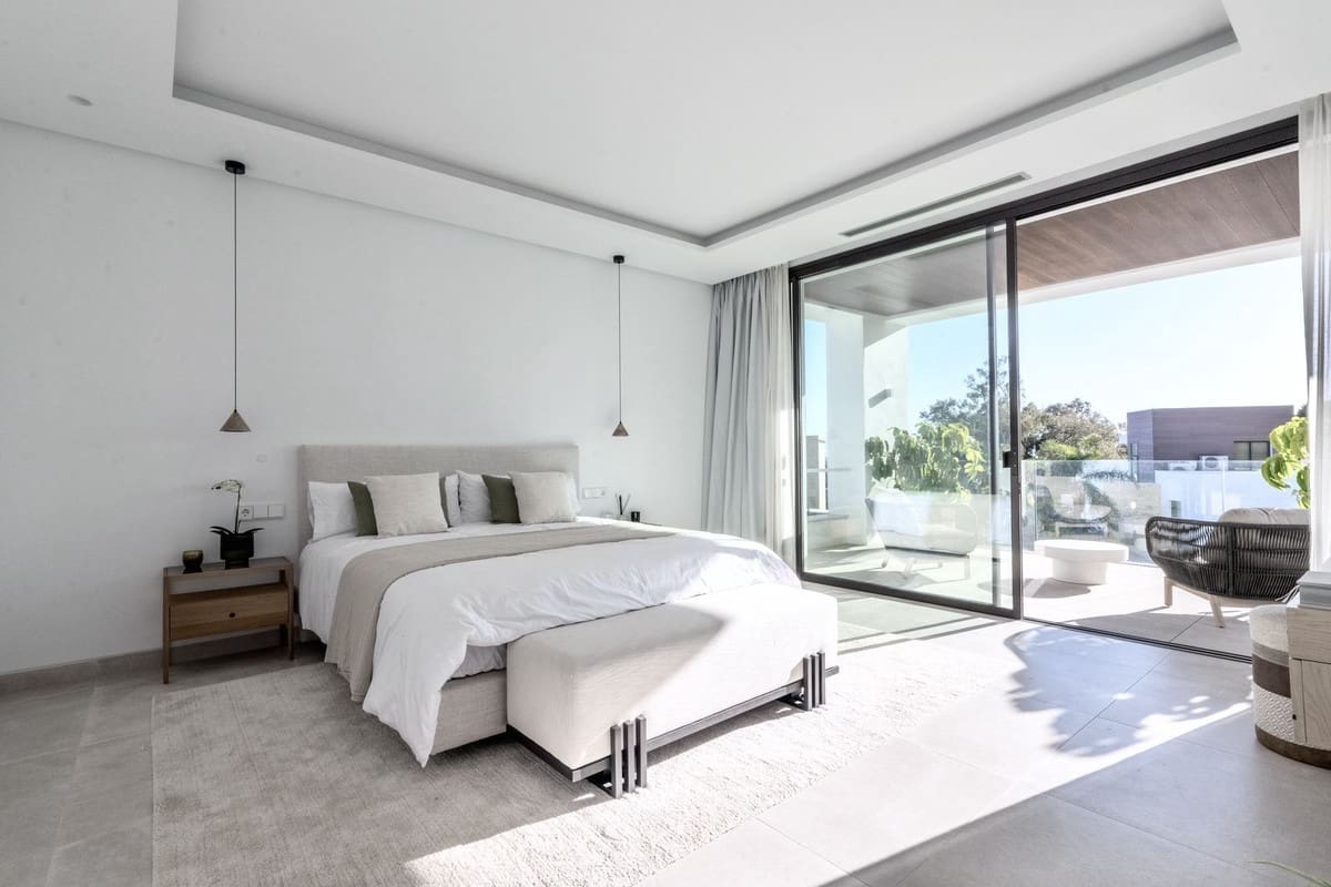 4 bedroom Villa for rent in Marbella with pool garage - € 26,000 (Ref: 9733366)