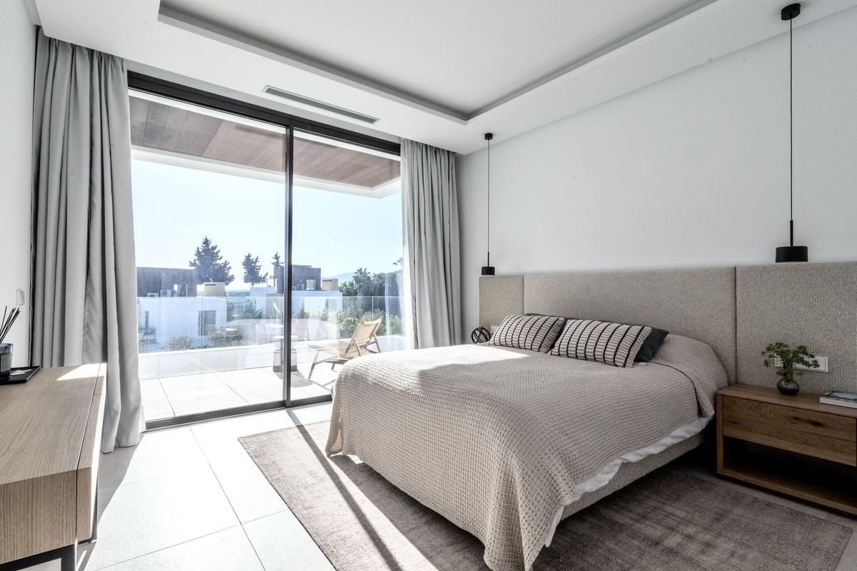 4 bedroom Villa for rent in Marbella with pool garage - € 26,000 (Ref: 9733366)