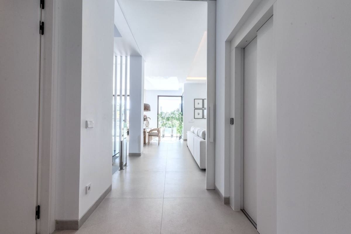 4 bedroom Villa for rent in Marbella with pool garage - € 26,000 (Ref: 9733366)