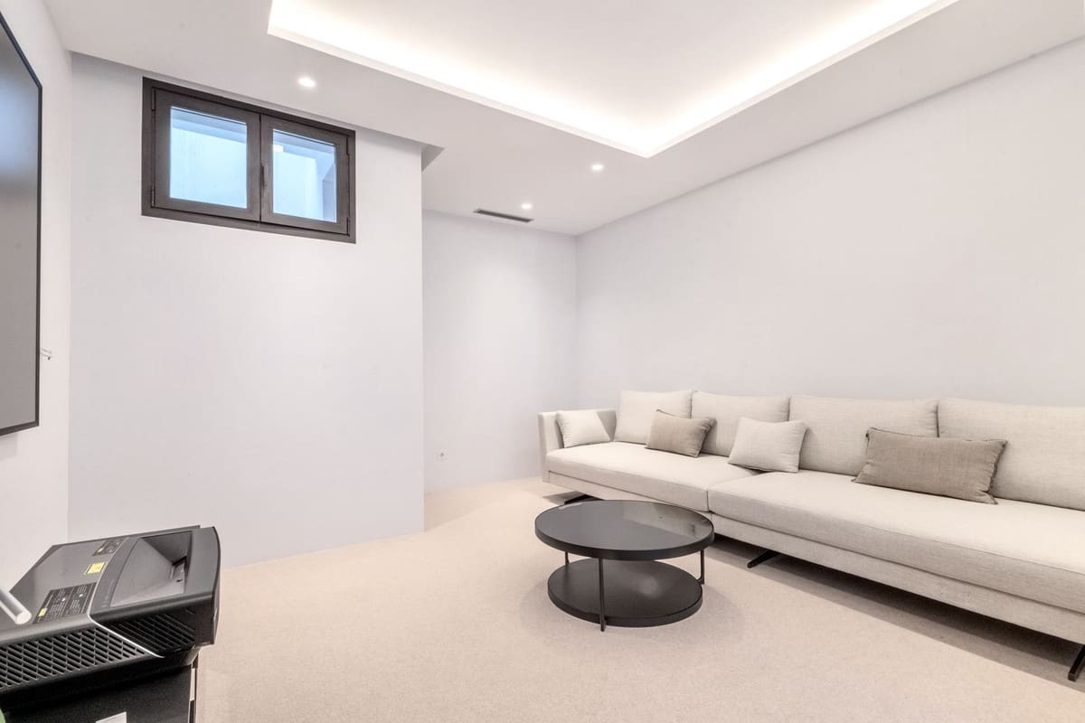 4 bedroom Villa for rent in Marbella with pool garage - € 26,000 (Ref: 9733366)