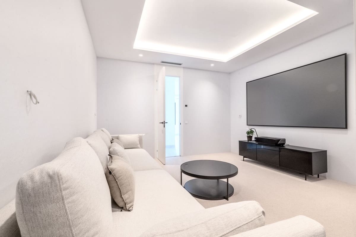 4 bedroom Villa for rent in Marbella with pool garage - € 26,000 (Ref: 9733366)