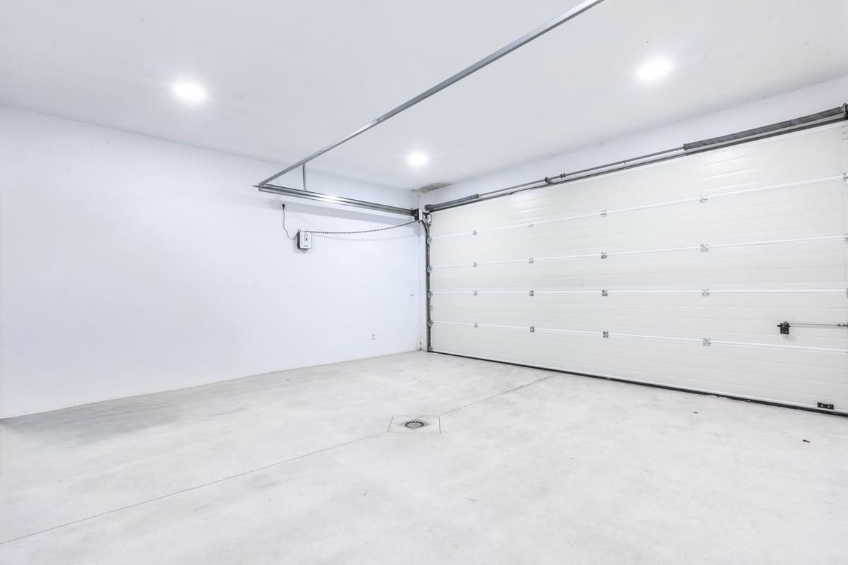 4 bedroom Villa for rent in Marbella with pool garage - € 26,000 (Ref: 9733366)