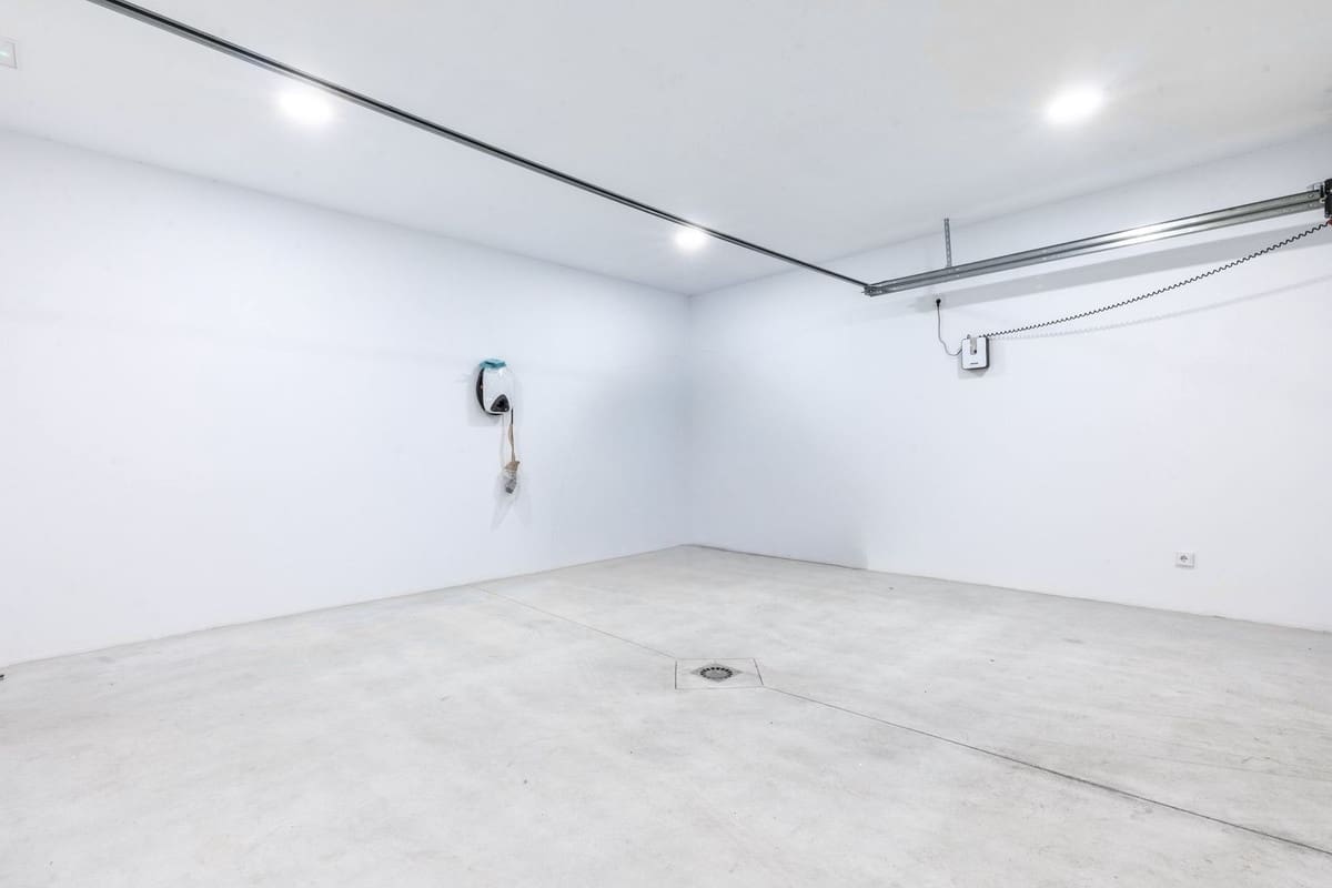 4 bedroom Villa for rent in Marbella with pool garage - € 26,000 (Ref: 9733366)