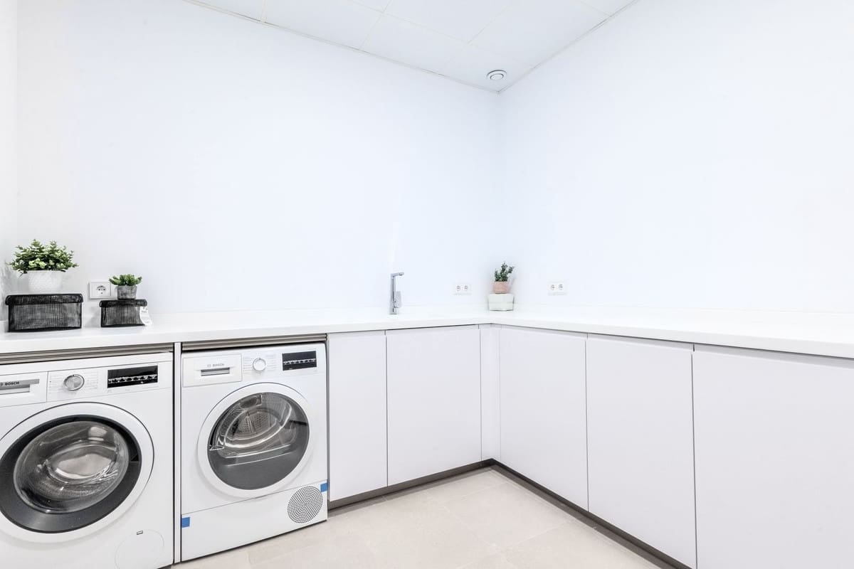 4 bedroom Villa for rent in Marbella with pool garage - € 26,000 (Ref: 9733366)