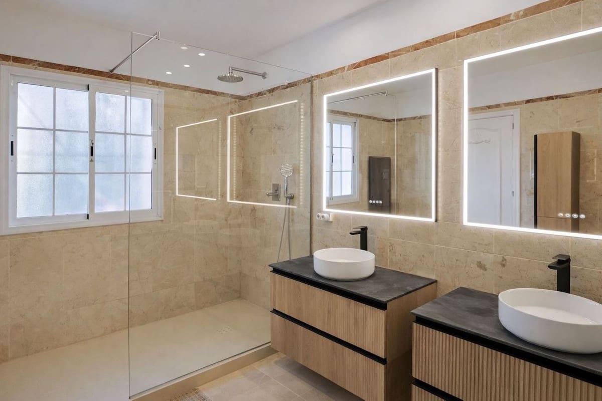 Chalet de 3 habitaciones en Guadalmina en venta con piscina garaje - 1.295.000 € (Ref: 9737220)