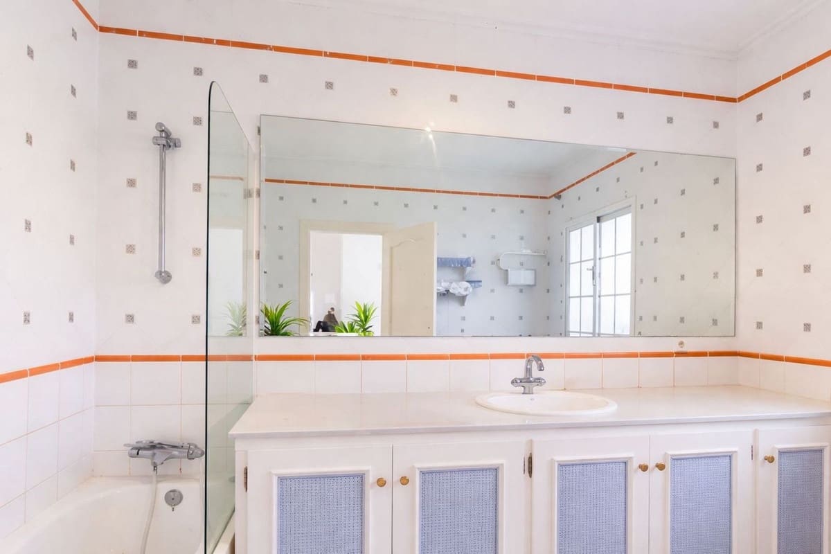 Chalet de 3 habitaciones en Guadalmina en venta con piscina garaje - 1.295.000 € (Ref: 9737220)