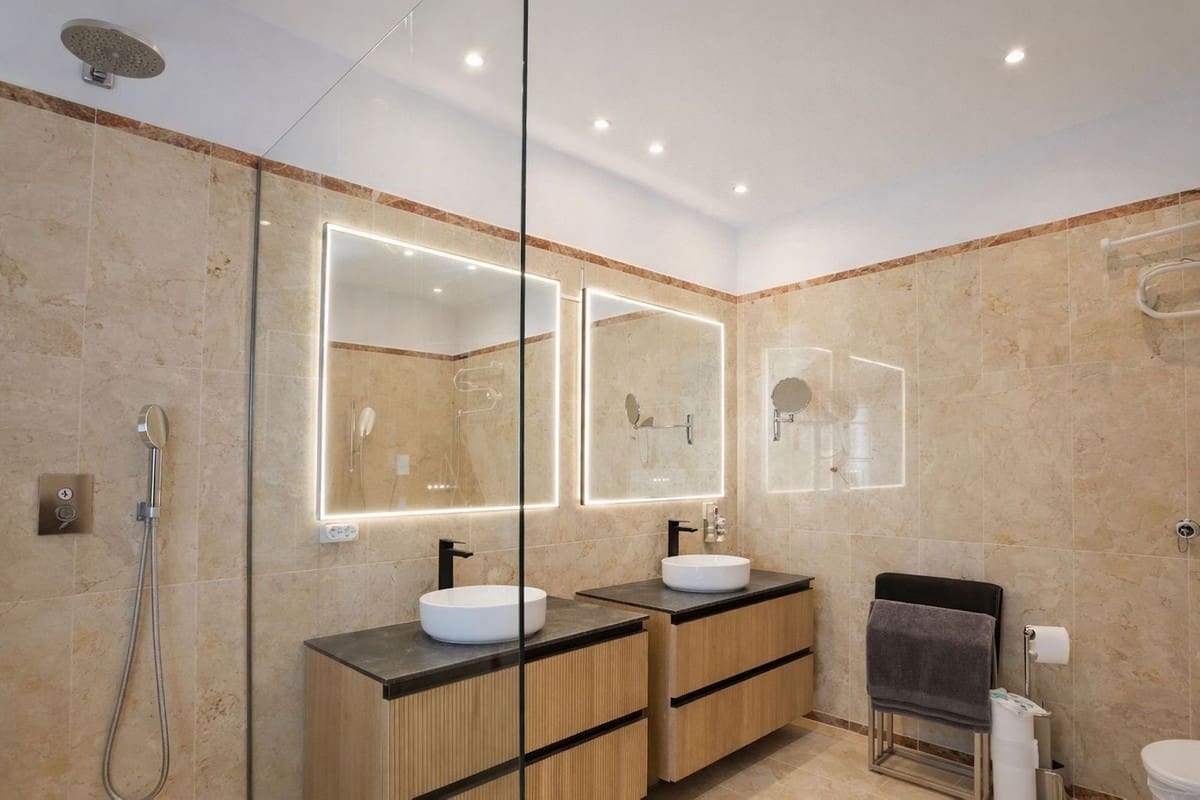 Chalet de 3 habitaciones en Guadalmina en venta con piscina garaje - 1.295.000 € (Ref: 9737220)