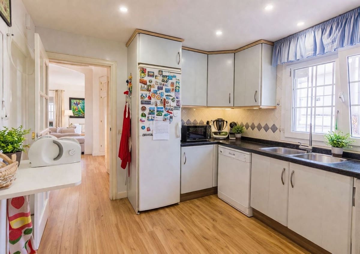 Chalet de 3 habitaciones en Guadalmina en venta con piscina garaje - 1.295.000 € (Ref: 9737220)