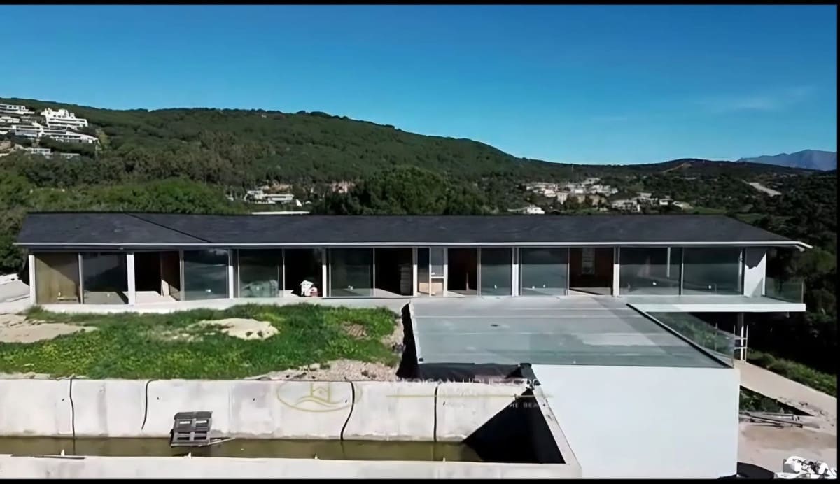 4 bedroom Villa for sale in Sotogrande with garage - € 5,800,000 (Ref: 9737304)