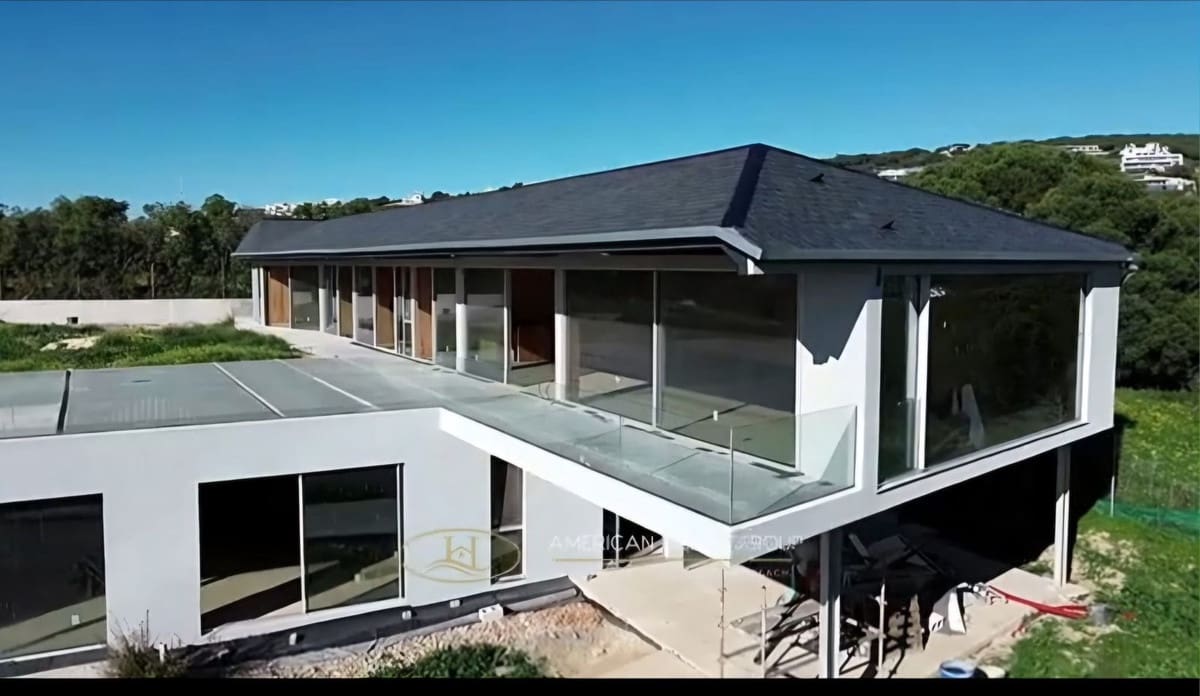 4 bedroom Villa for sale in Sotogrande with garage - € 5,800,000 (Ref: 9737304)