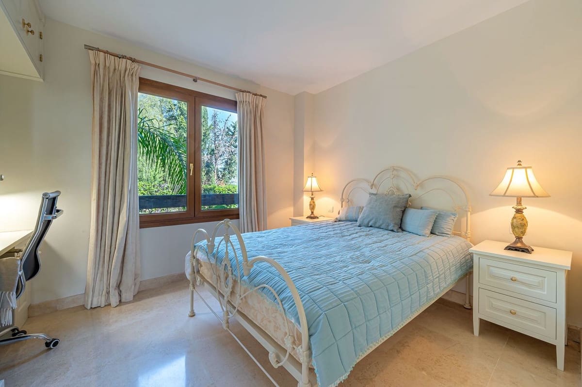 2 bedroom Apartment for sale in El Paraiso with pool garage - € 549,000 (Ref: 9752562)