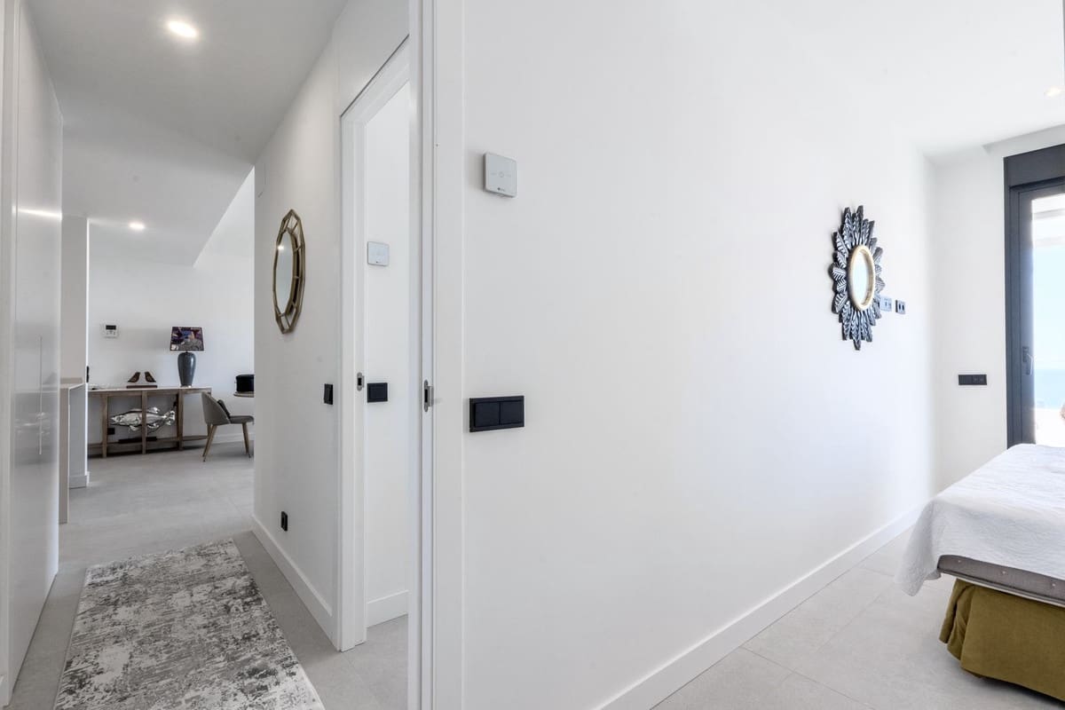 2 soverom Leilighet til salgs i Los Monteros med svømmebasseng garasje - € 600 000 (Ref: 9753644)