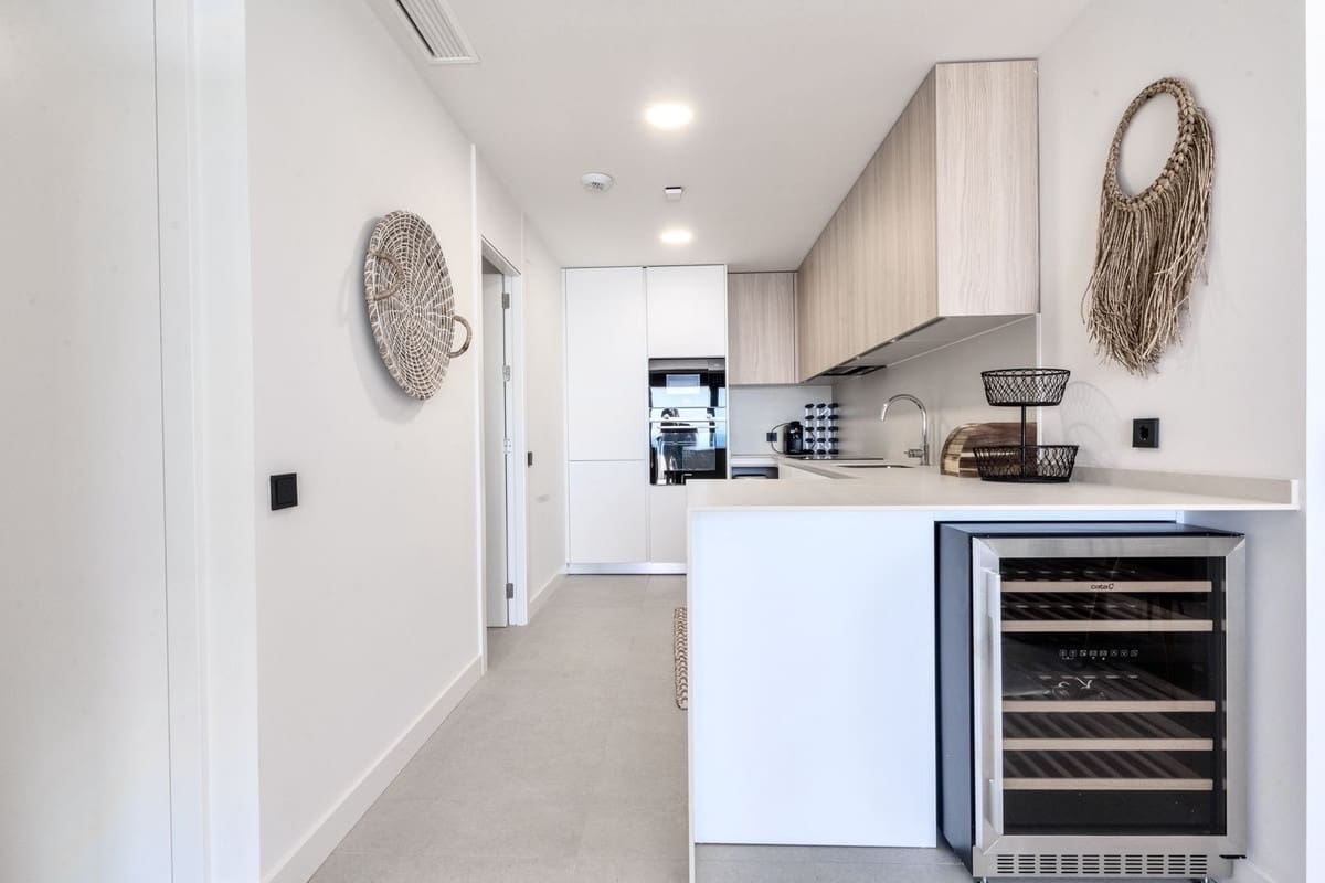 2 soverom Leilighet til salgs i Los Monteros med svømmebasseng garasje - € 600 000 (Ref: 9753644)