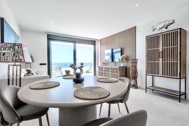 2 soverom Leilighet til salgs i Los Monteros, Marbella med svømmebasseng garasje - € 600 000 (Ref: 9753644)